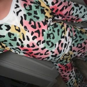 PJs set cheetah, print many different colors